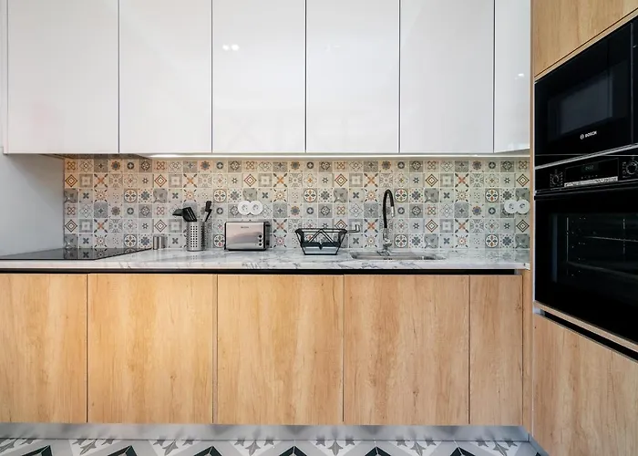 Whome | Great Location & Large Family Apartment W/Patio